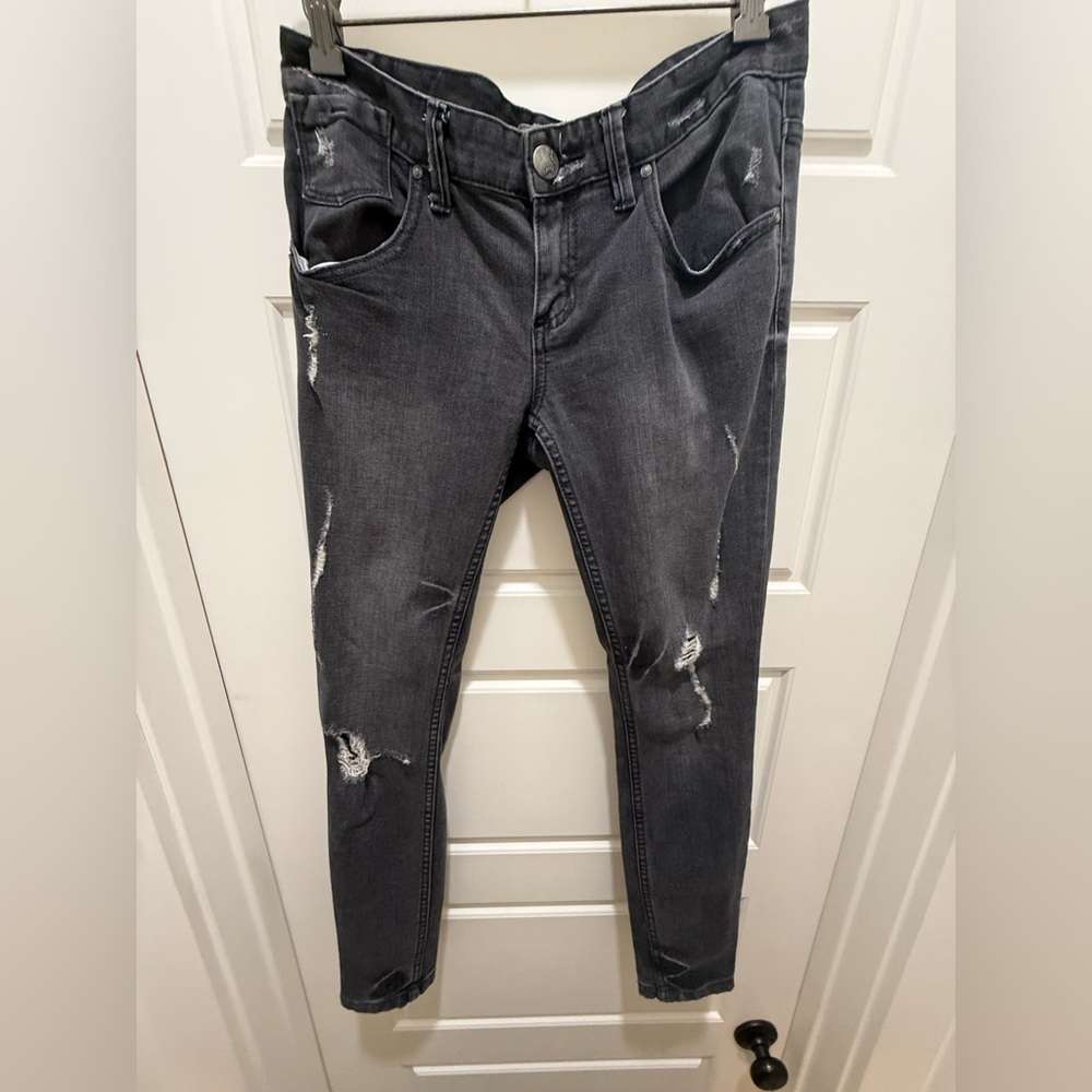 Free People. Distressed Skinny Jean. Faded Black. Size 28.